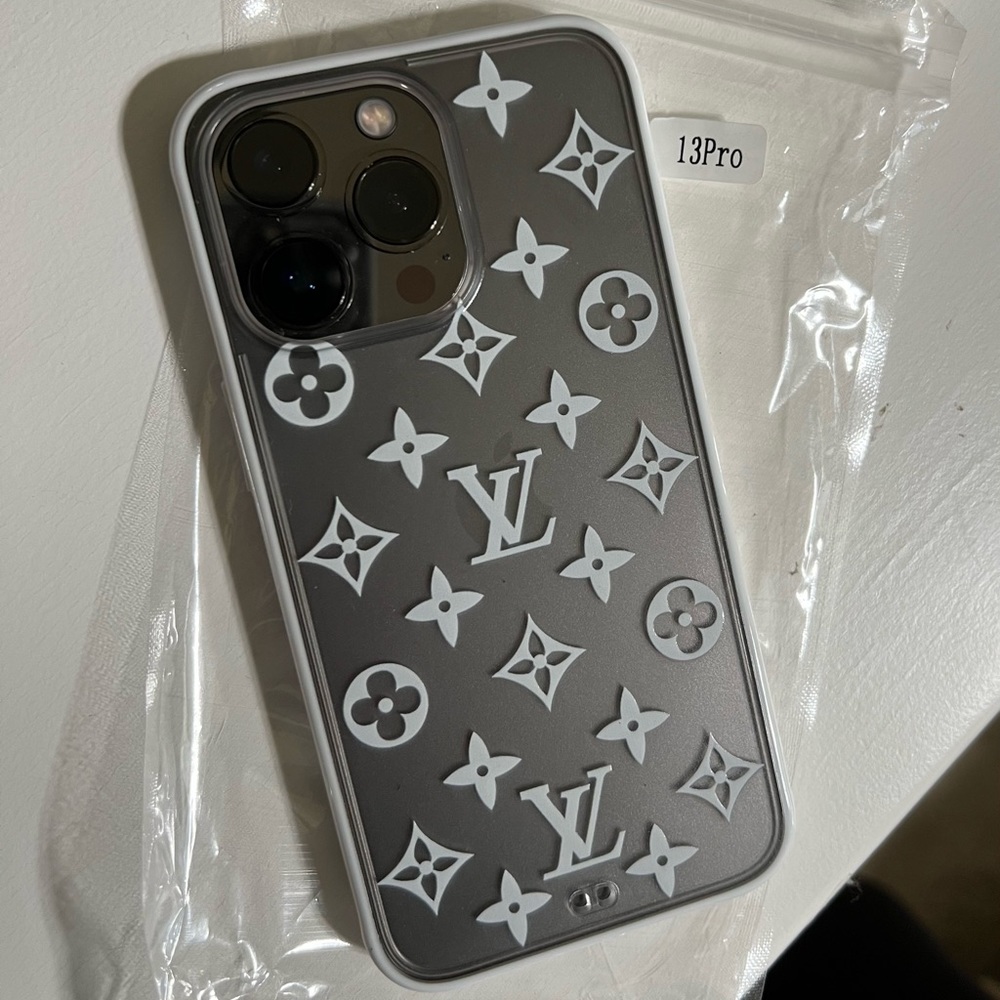 iphone 13 pro Louis Vuitton case